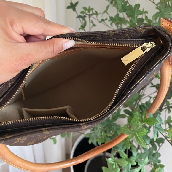 Louis Vuitton Looping Handbag Monogram Canvas - Picture 4 of 8